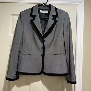 Tahari 2 piece skirt suit